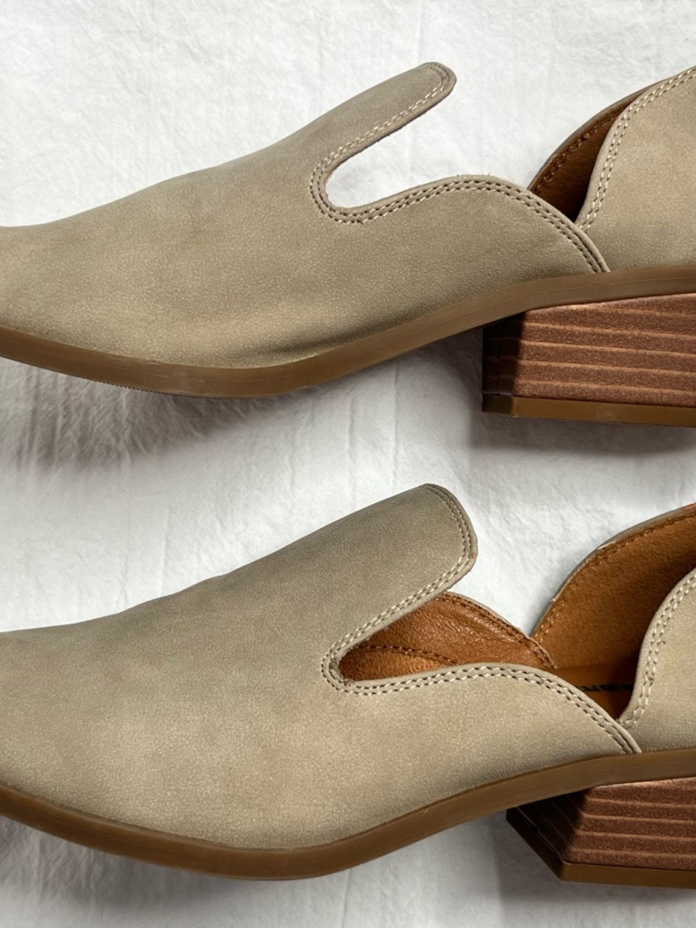 Lucky Brand Mizina Slip-On Shooties Taupe / Beige Block Heel Size 6 - Picture 7 of 13